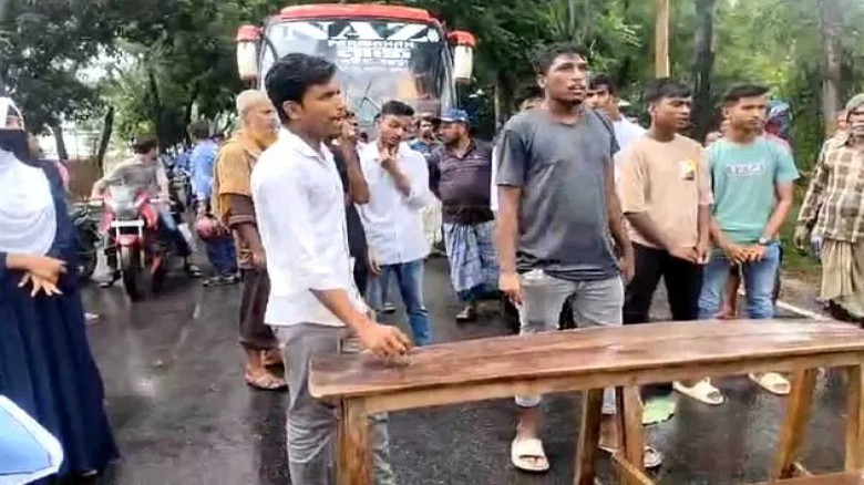 Protest in Natore on the highway with classroom benches demanding the resignation of the principal. Protest in Natore on the highway with classroom benches demanding the resignation of the principal.